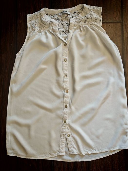 Biała bluzeczka na guziki
