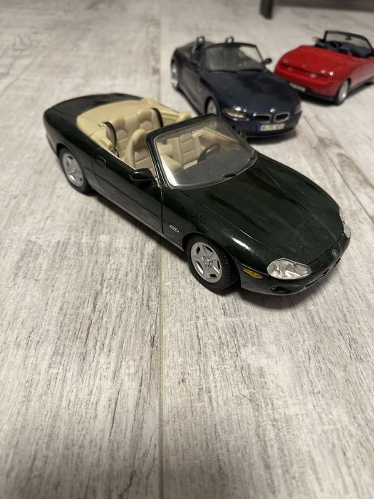 Jaguar XK8 1/18 Maisto