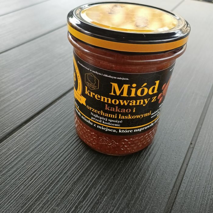 Miód z kakao i orzechami laskowymi kremowany