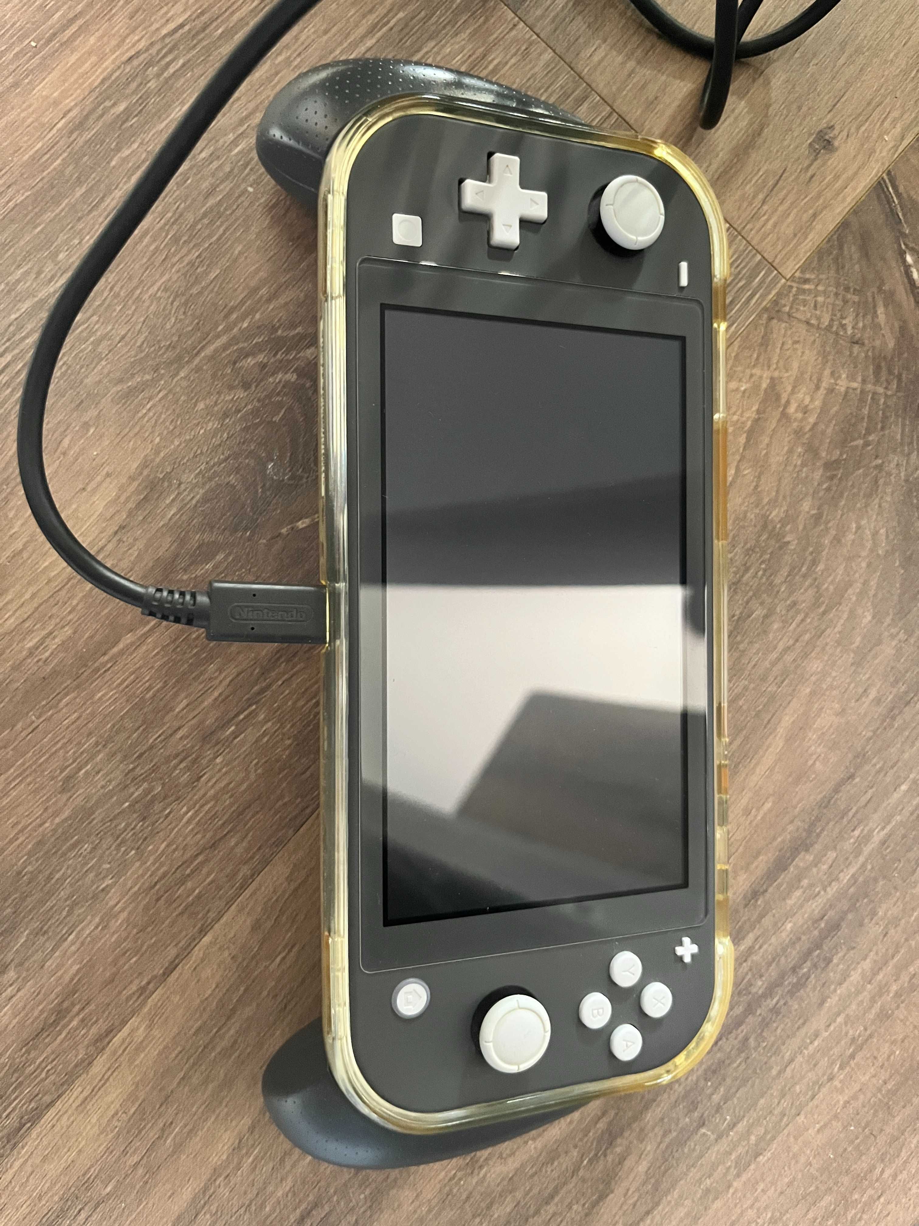 Etui na Nintendo Switch Lite wraz dodatkowymi uchwytami