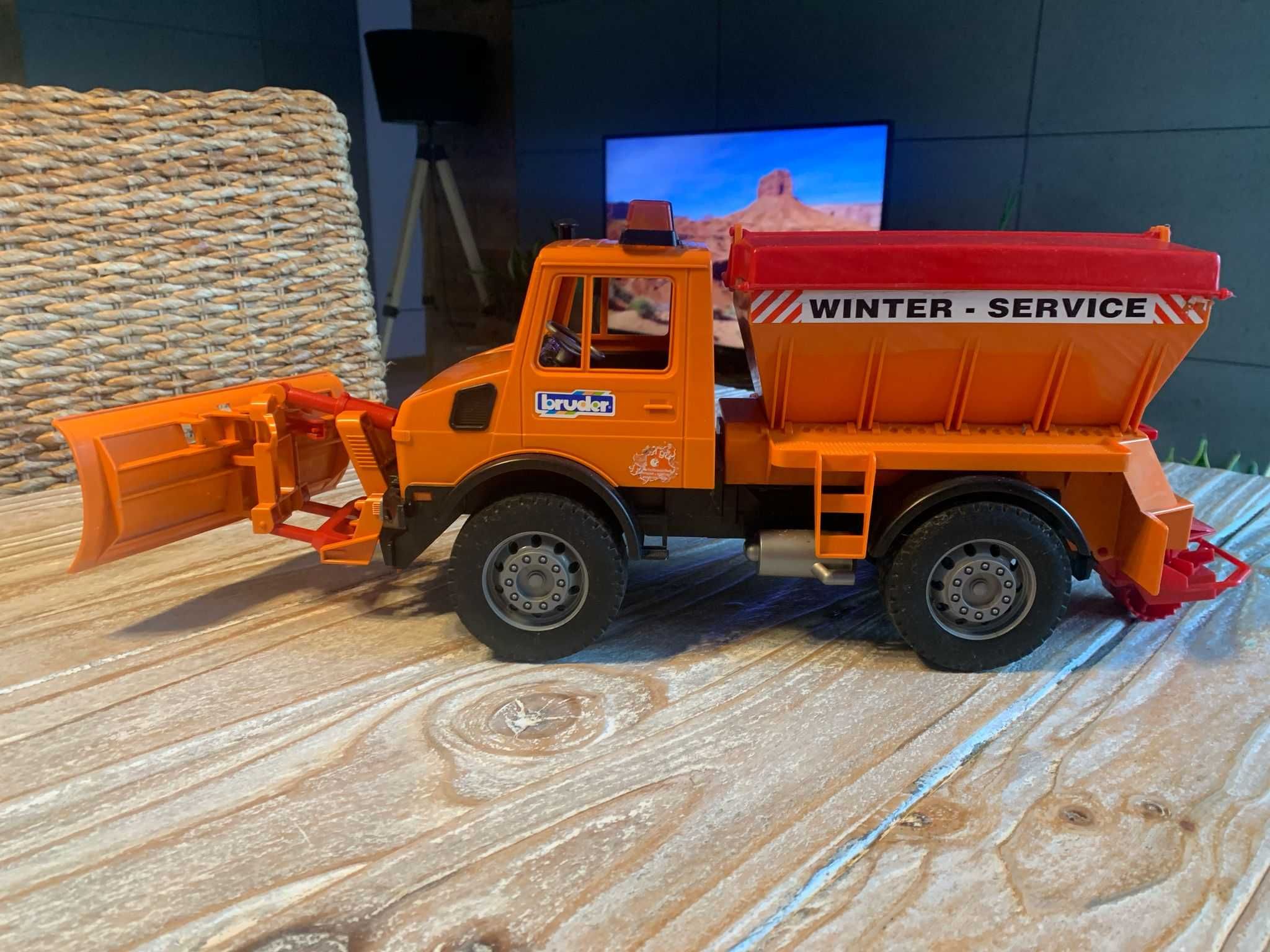 MB Unimog odśnieżarko piaskarka - BRUDER 02572