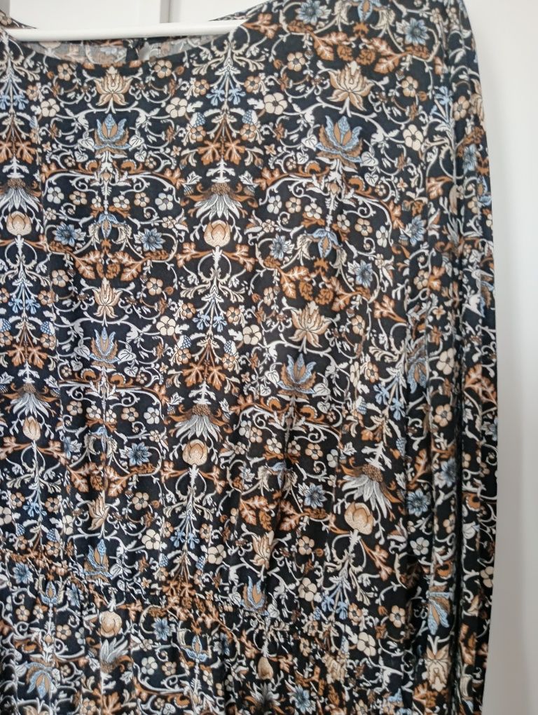 Sukienka w kwiaty 46 do 50