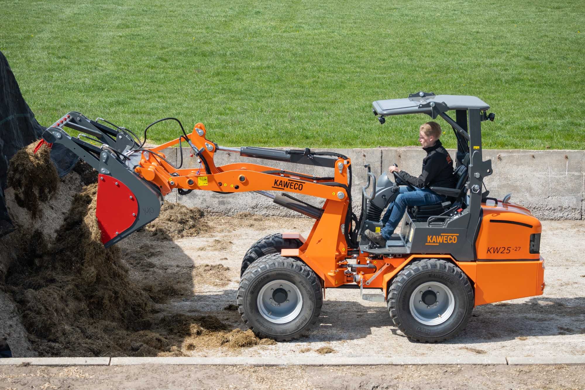 MINI Ładowarka przegubowa KAWECO FARMER 38KM powystawowa