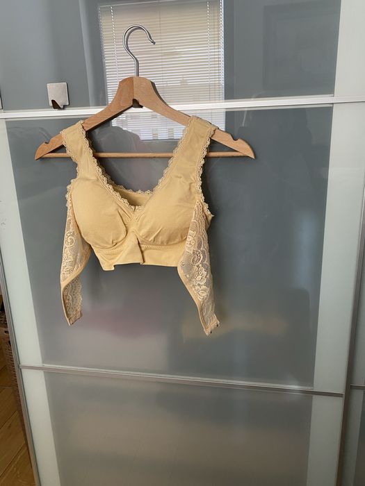 Biustonosz z poduszkami bez zapięcia z tylu rozmiar  85B/L