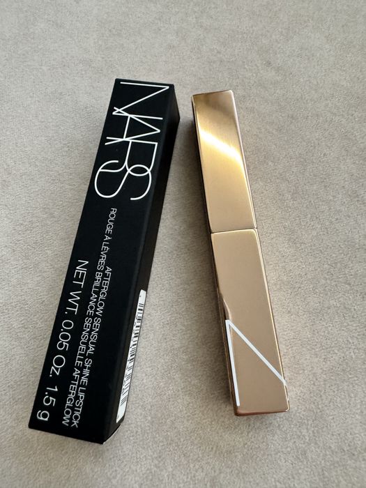 Lipstick Nars odcien Orgasm 777