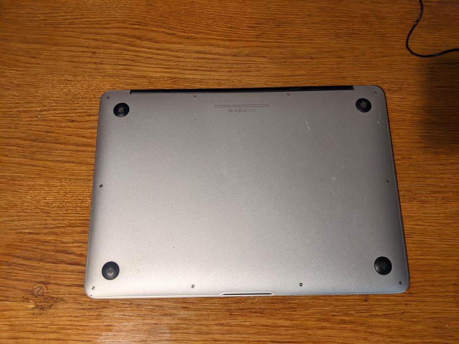 MacBook Air 13″ (Early 2015) — в отличном рабочем состоянии