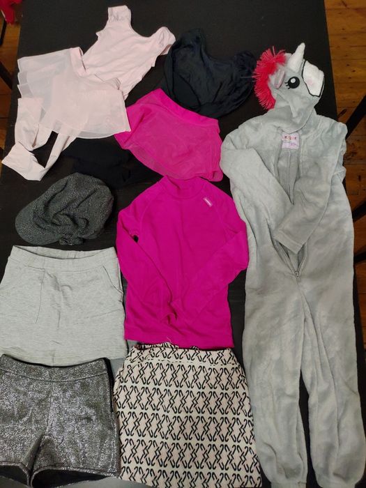 Paka ubrań dla dziewczynki w rozmiarze 110-116 (5-6 lat)