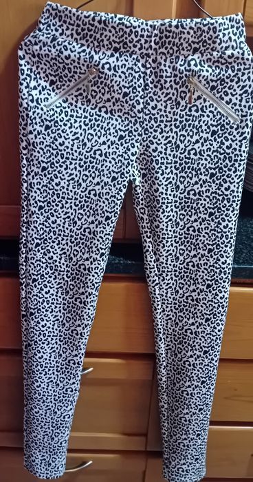 Vendo varias calças de menina xs....12 anos