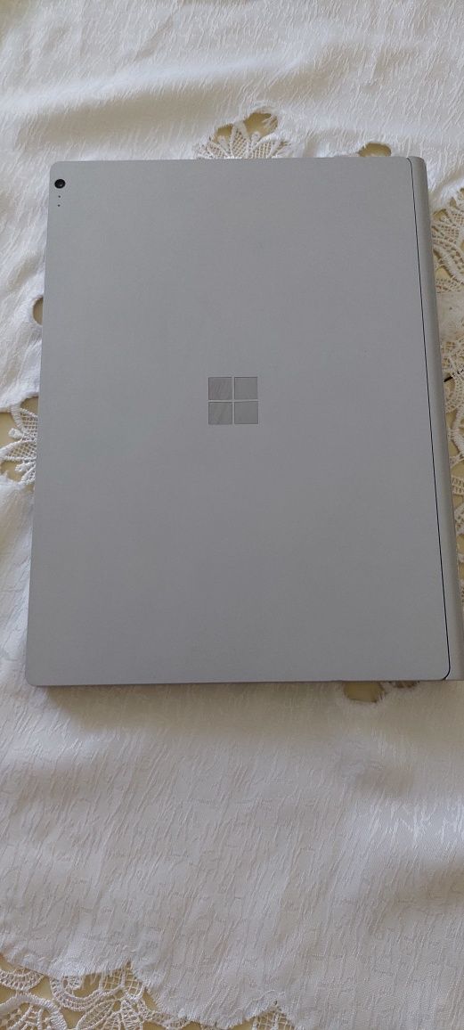 Microsoft Surface Book (i7-6600u 8/256, Nvidia geforce gpu)