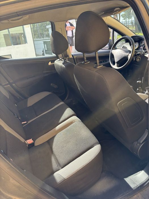 Peugeot 207 Sport 1.4 Gasolina 2008 - Fiável, económico e bem estimado