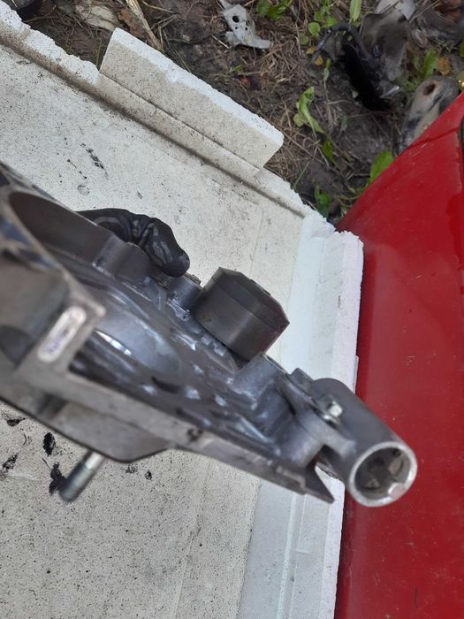 Водяна помпа насос Тойота Авенсіс королла Е120 2.0 д4д