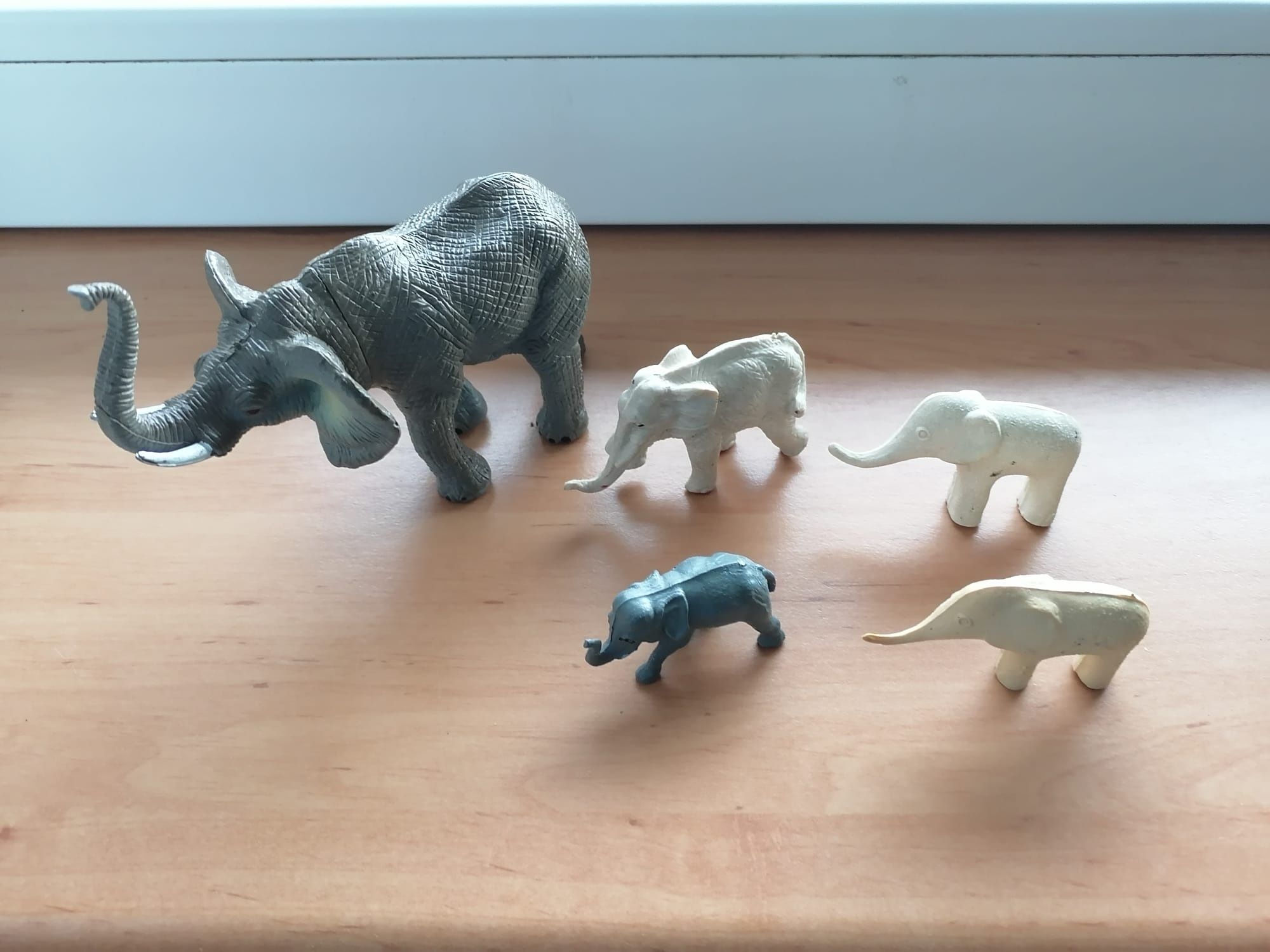 Zwierzęta figurki słonie
