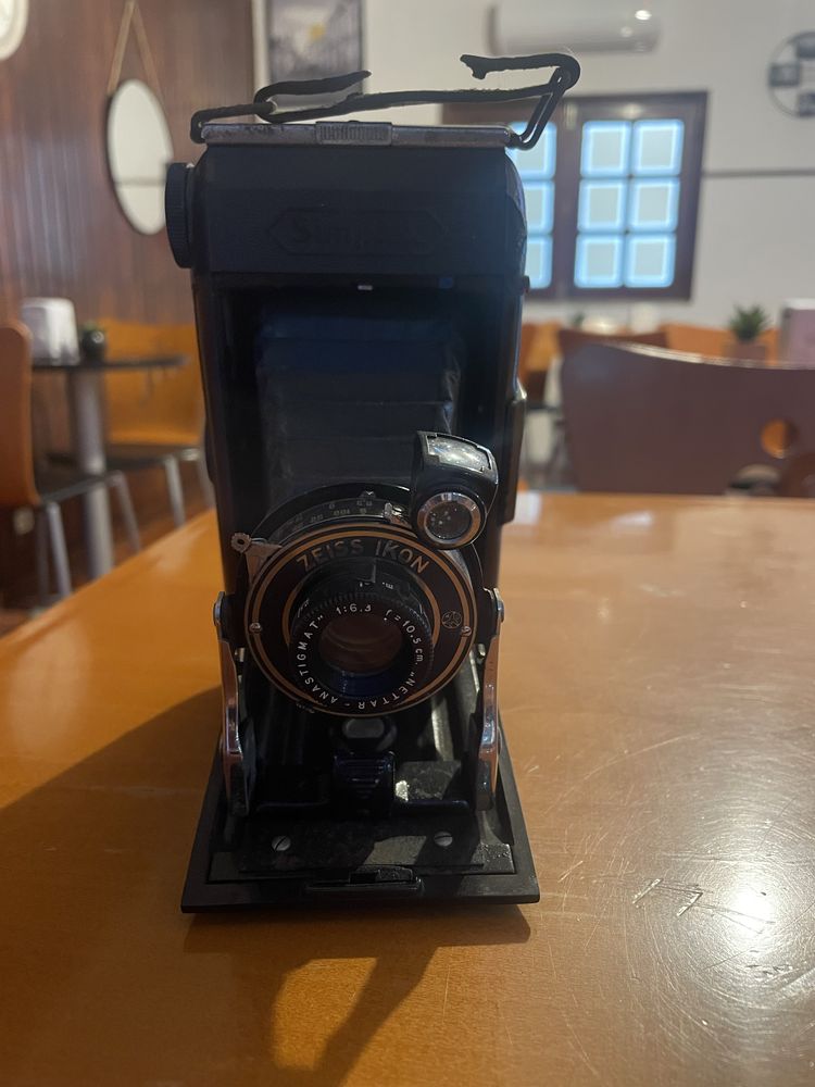 Maquina fotografica muito antiga