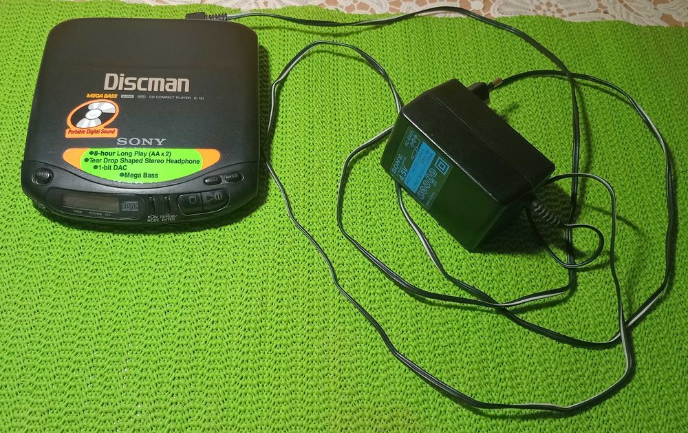 Портативный проигрыватель компакт-дисков Sony Discman D-131, Япония