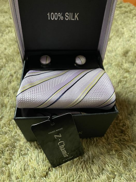 Fioletowy jedwabny krawar