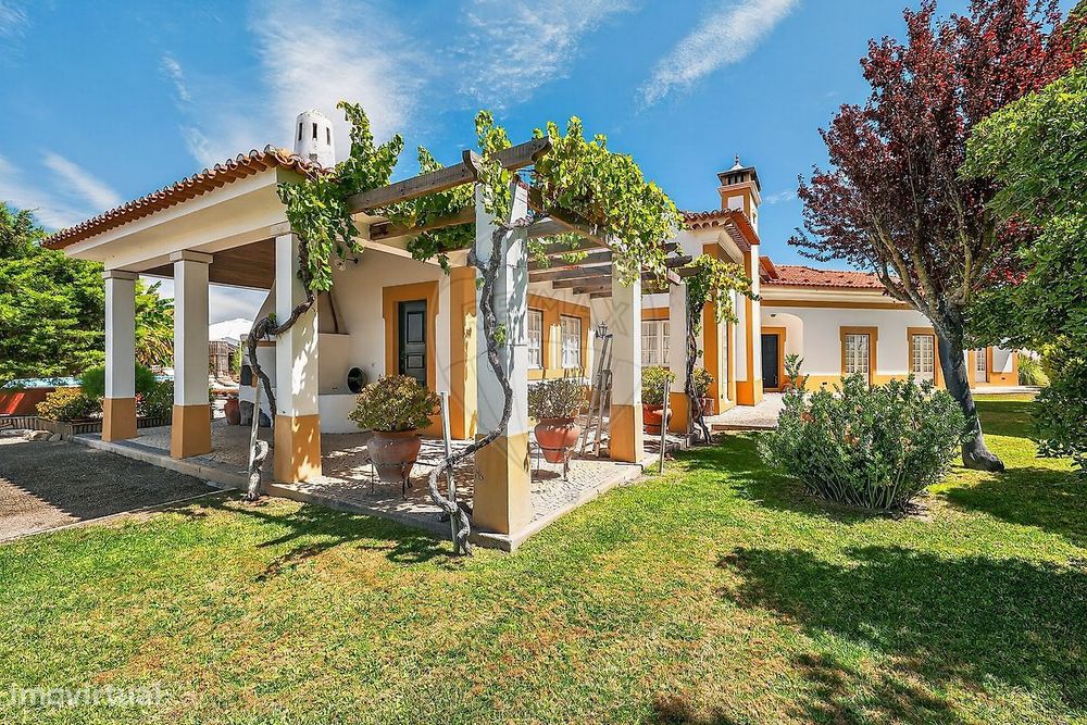 Moradia T4 para venda