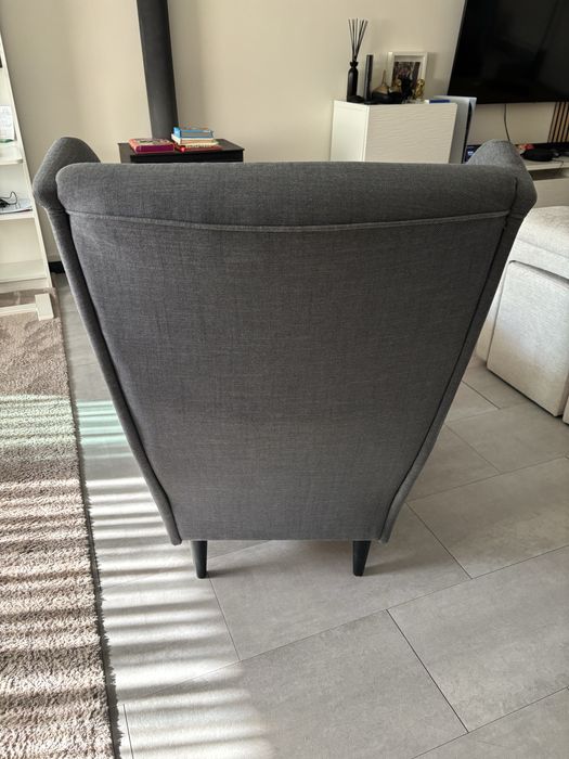 Poltrona e repousa-pés