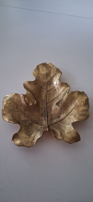 Mosiężny liść  dębu patera z lat 50