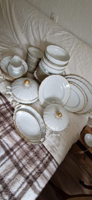 Porcelana zloto Furstenbeeg zestaw obiadowo kawowy na 12 osób