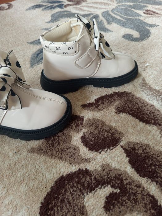 Продам черевички .