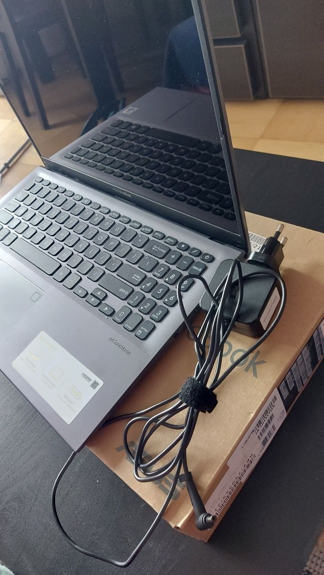 Laptop Asus Vivobook R R564JA