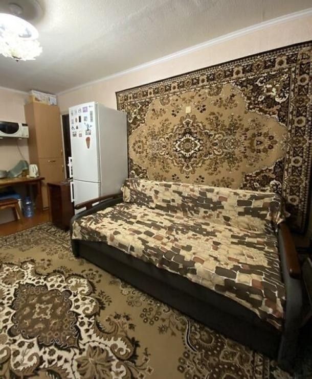 Продам двухкомнатную гостинку на Одесской