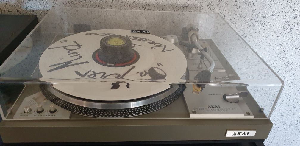 Gramofon Akai Ap 206c