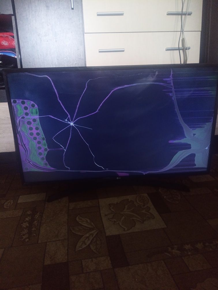 Продається LG 43UK6400PLF