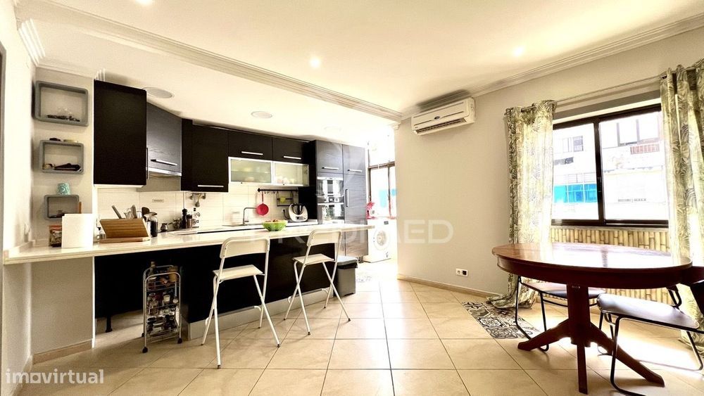 Apartamento T2 em Santo António da Charneca, Barreiro