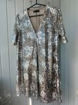 Платье в пайетку zara s 36 серебристое