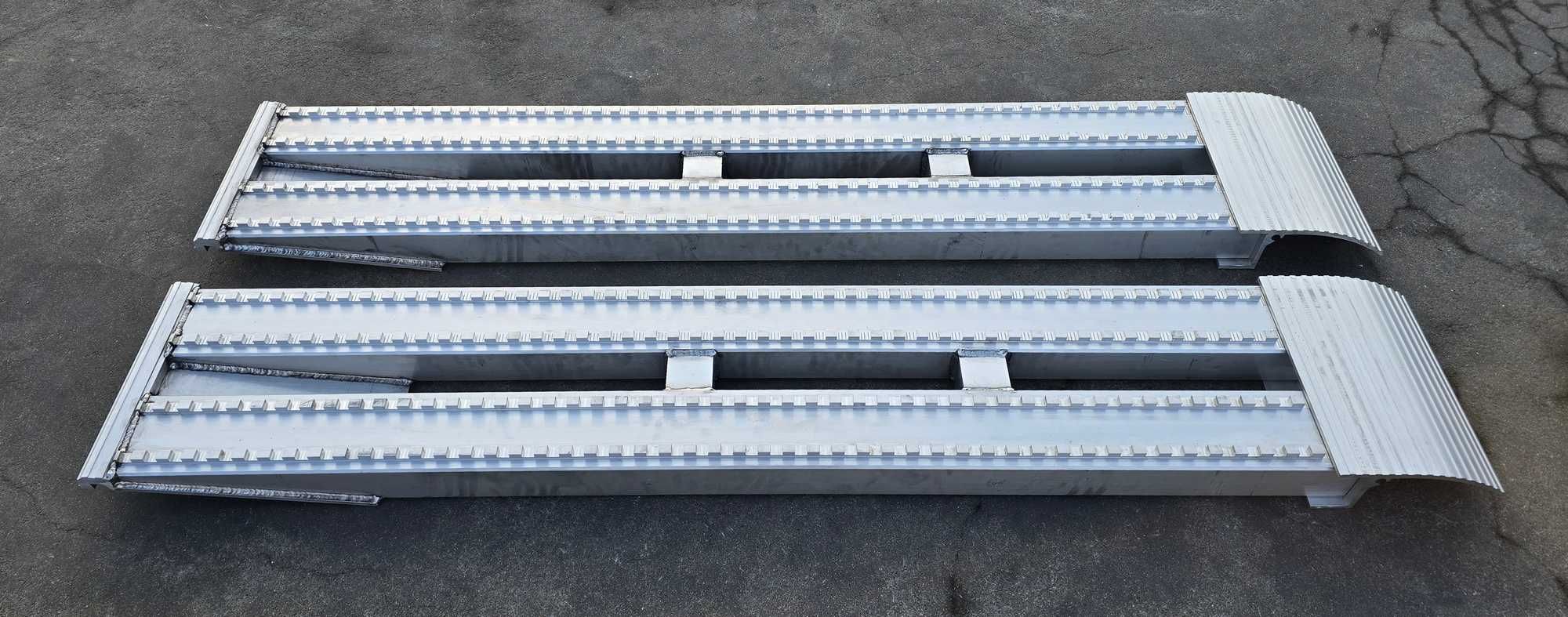 Najazdy aluminiowe PROFESSIONAL 2400x380x90mm mocowanie na płetwę 6ton