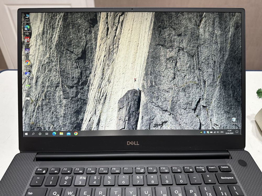 DELL Precision 5540 15,6"FHD IPS | i9-9880HK|32 DDR4|SSD512|QUADRO 4Gb