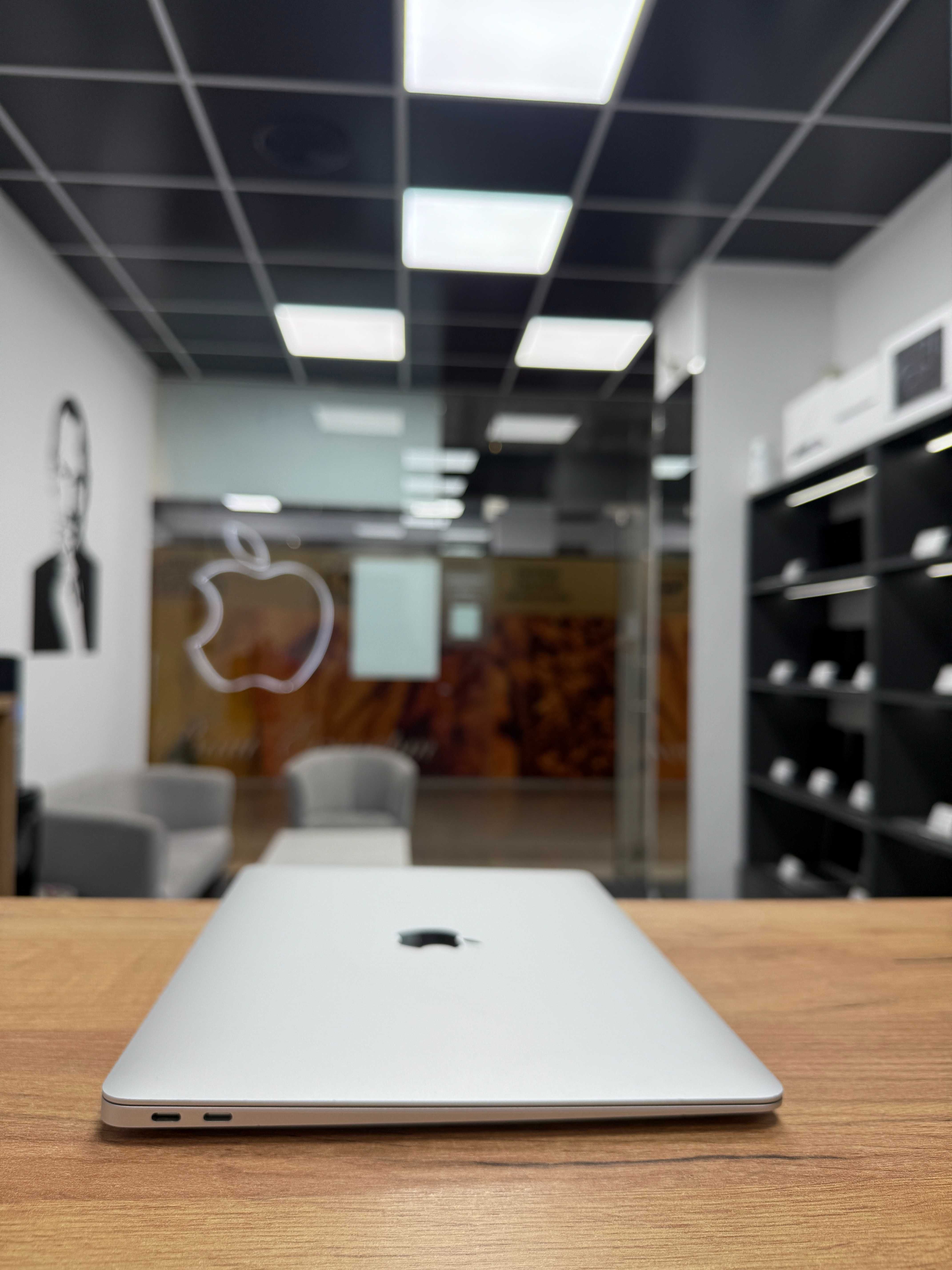Macbook Air 2020 (2023 випуск) (M1/ 8gb/256 ssd) Гарантія/ 05516SV