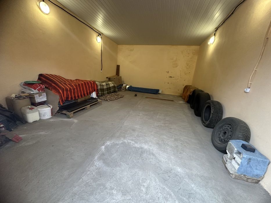 Продам гараж в районі 5 школи.