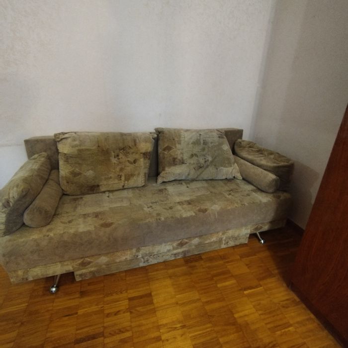 Продам б/у диван в хорошому стані.