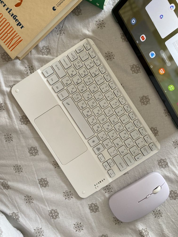 Бездротова клавіатура Bluetooth блютуз з підсвіткою RGB біла + мишка