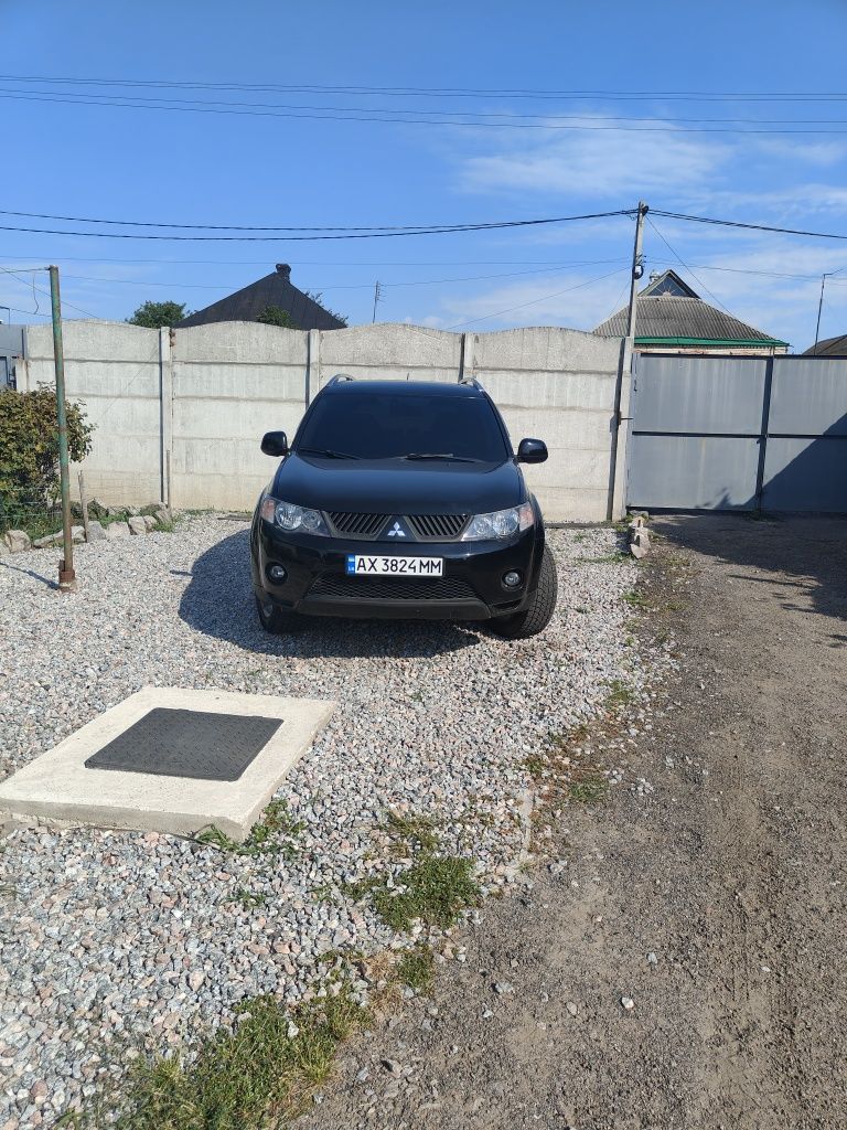Продам mitsubishi outlander XL 2008 года