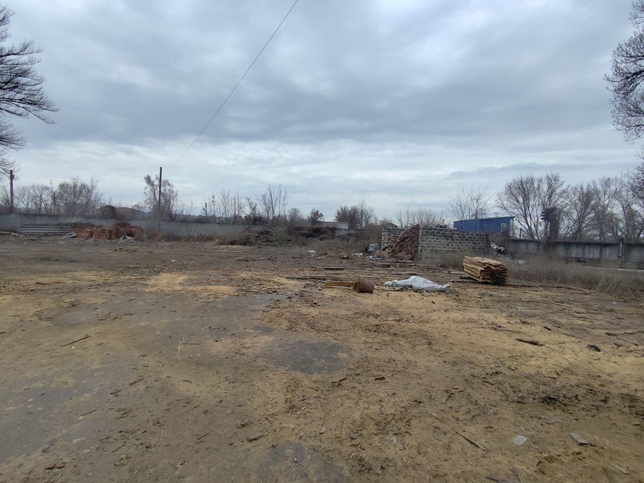 Продам приміщення 1000м2, територія 85 сот