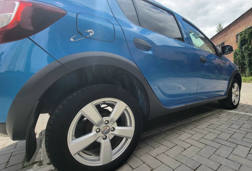 Продам автомобіль Renault Sandero Stepway  2014