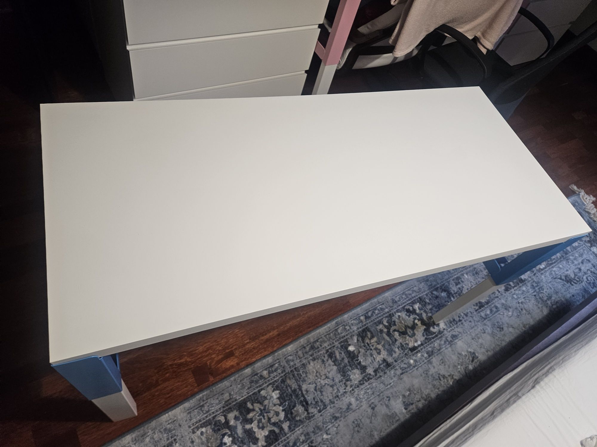 Biurko dziecięce regulowane Ikea Pahl niebieskie