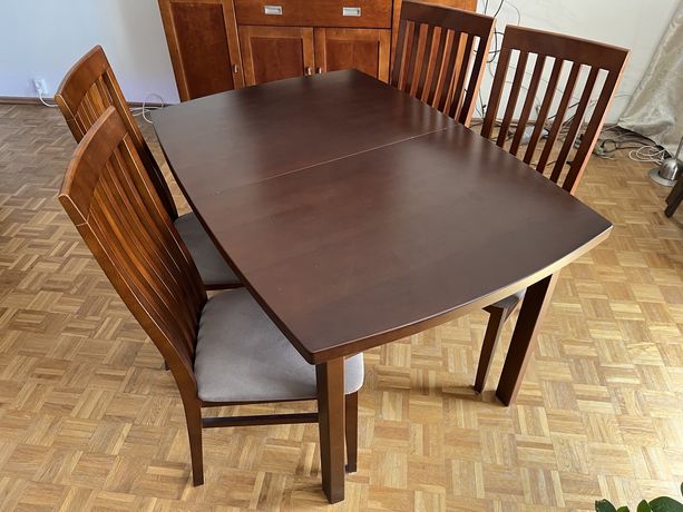 Stół rozkładany z 4 krzesłami tapicerowanymi