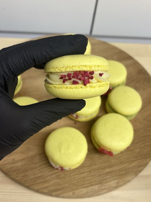 Макаронсы цена за шт 50 грн