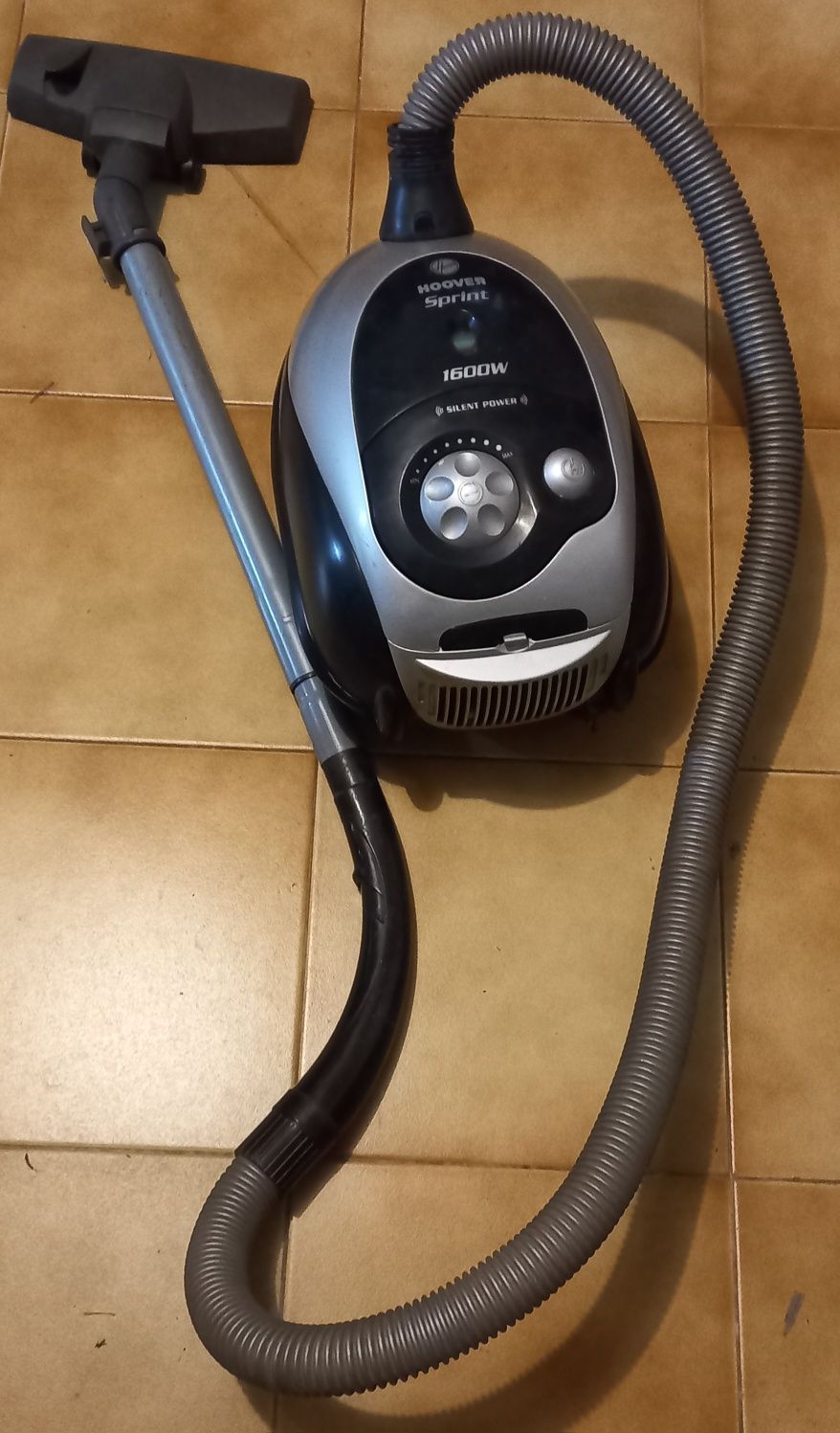Aspirador Hoover de 1600 Wattscom excelente aspiração