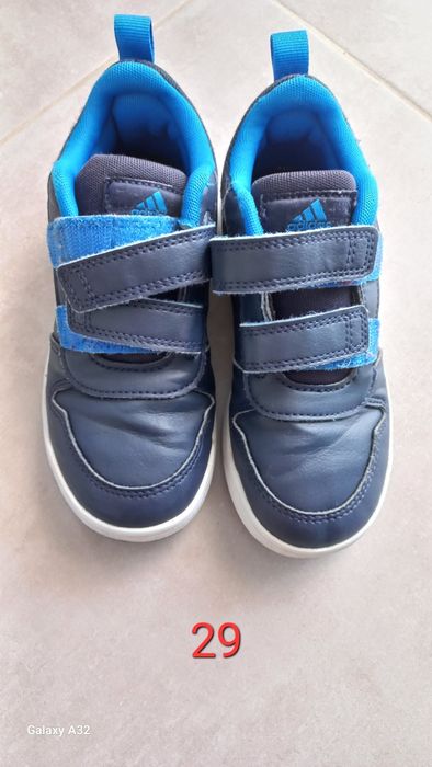 Ténis e sandálias menino