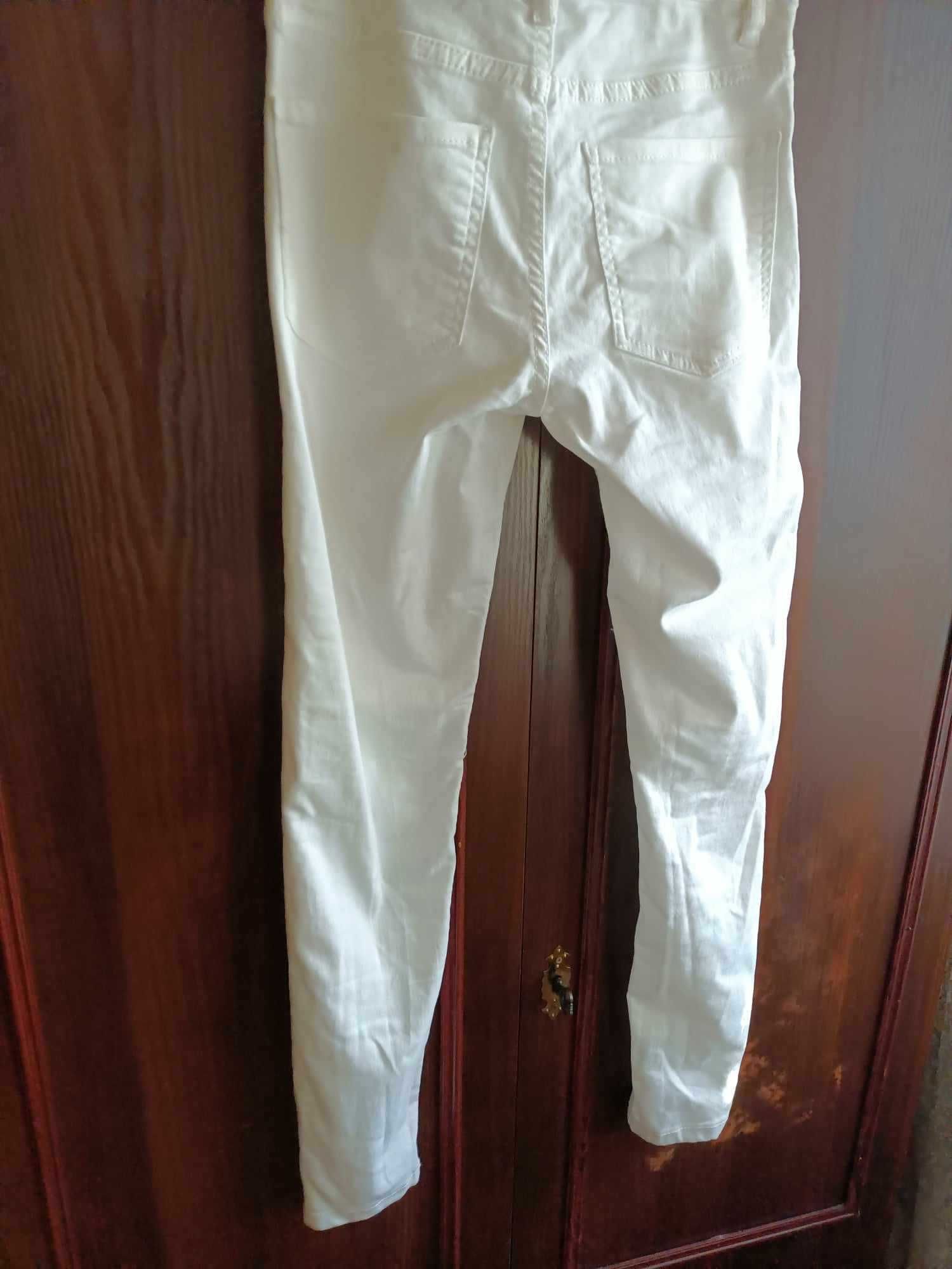 Sprzedam spodnie białe roz 34 dżinsowe -nowe