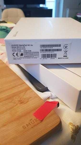 Tablet Huawei M5 Lite czarny 3/32GB Zestaw + rysik.