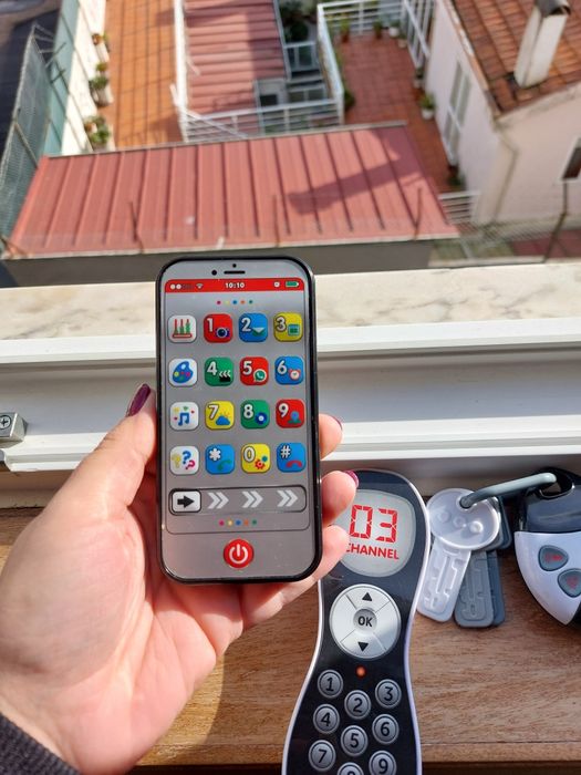 Conjunto eletrónico com telemóvel, comando e chaves - One Two Fun