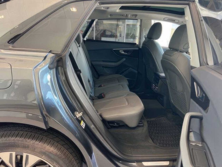 Audi Q8      2025