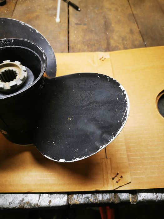 Śruba do  silnika Mercury