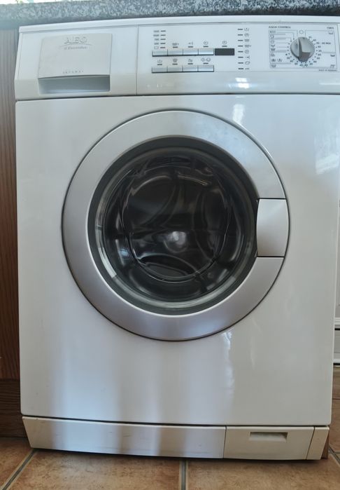 Máquina de Lavar Roupa AEG